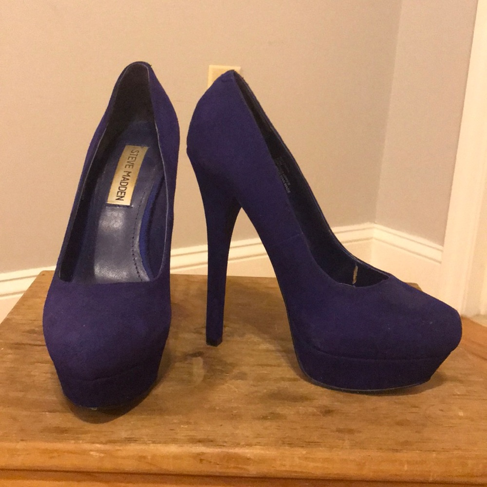 Steve Madden. Platform pumps.